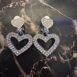 Minimalist yet magical! Elevate your outfit with our silver heart clip-ons.